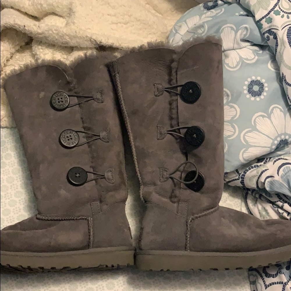 Grey uggs